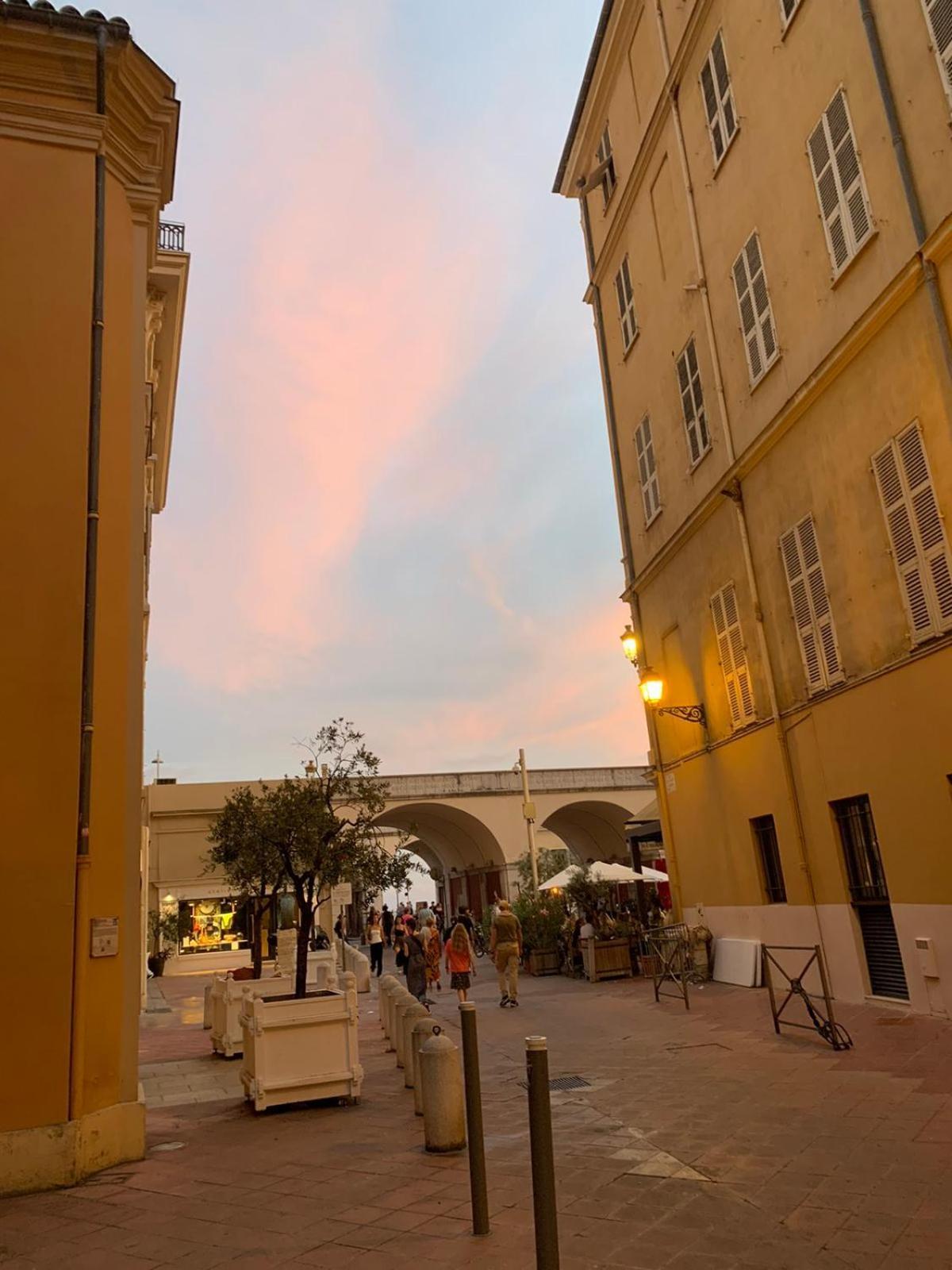Apartment 33 On The Old Historic Senate Square Nice Exteriör bild